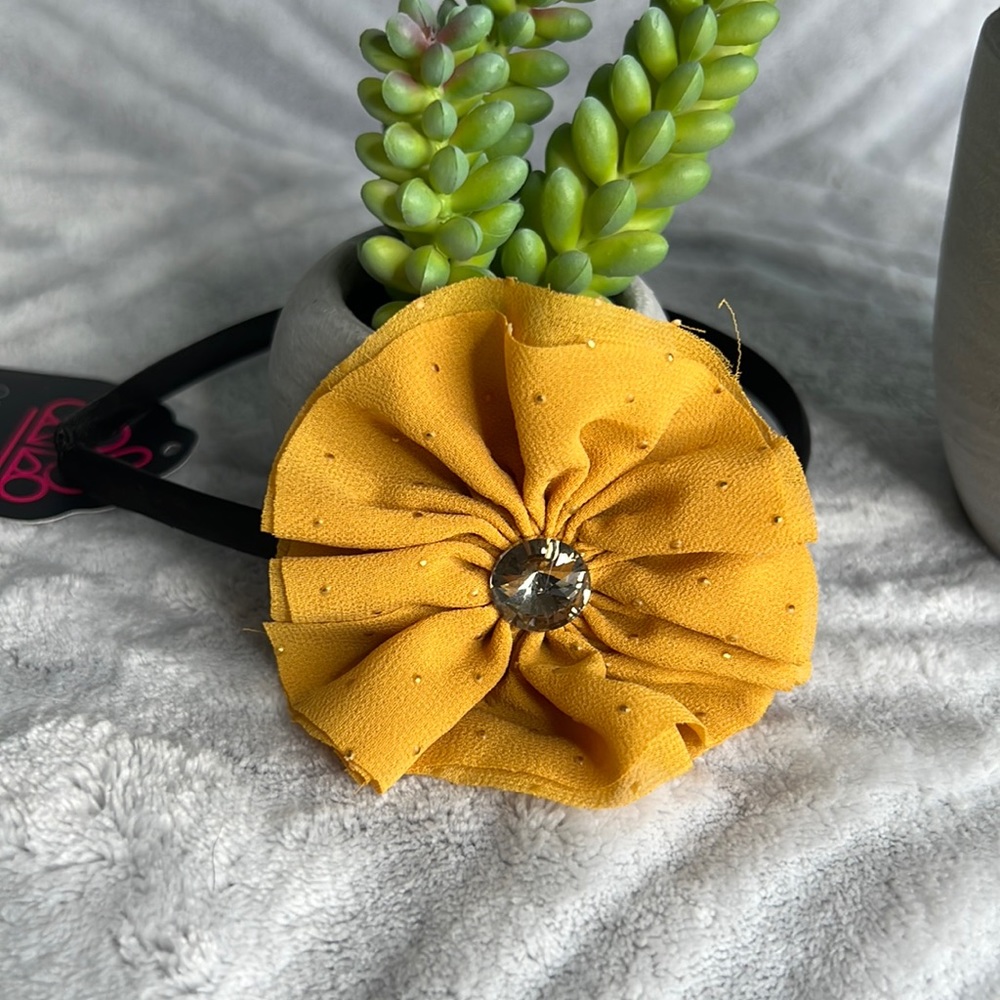 NWT Flower Fashion Headband